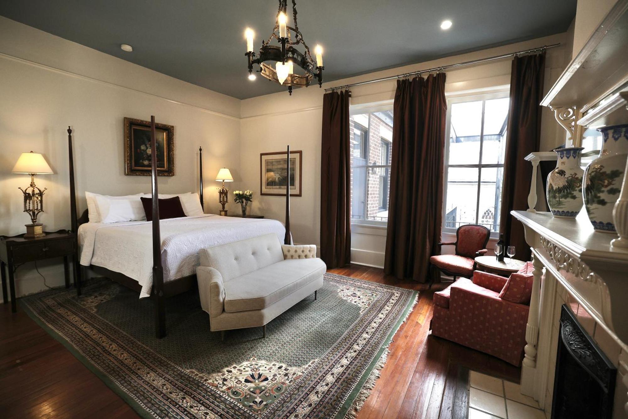 Bed & Breakfast Foley House Savannah