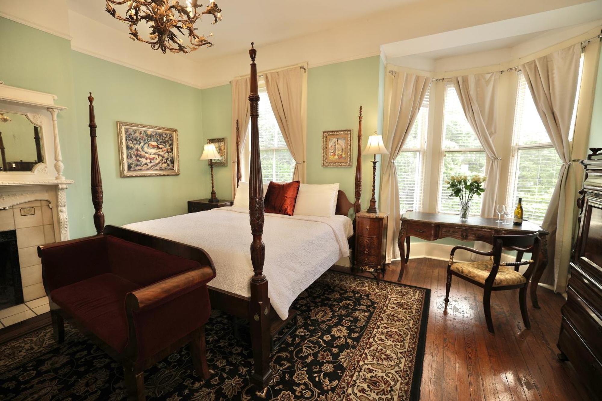 Bed & Breakfast Foley House 4*