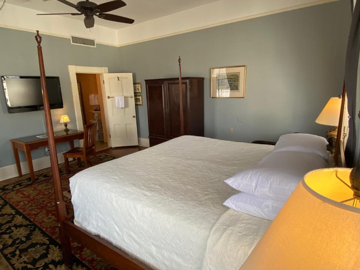 Bed & Breakfast Foley House 4*